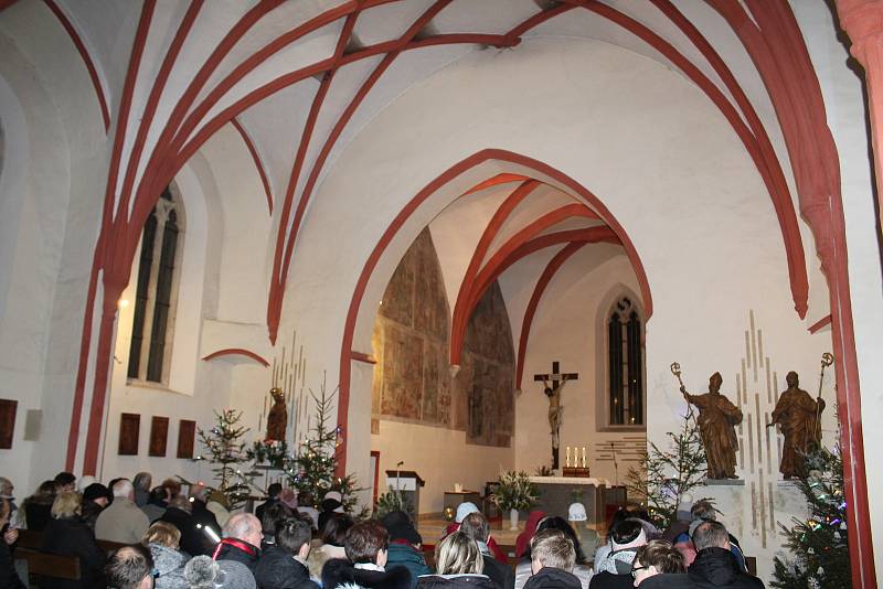 Půlnoční mše v kostele sv. Jana Křtitele a sv. Prokopa v Českých Budějovicích.