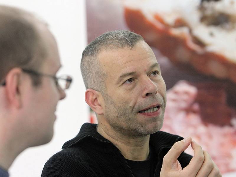 Poprvé v České republice představuje svou tvorbu držitel ceny Turner Prize, německý fotograf žijící v Londýně Wolfgang Tillmans. Výstava v Galerii současného umění a architektury českobudějovického Domu umění potrvá do 27. prosince.