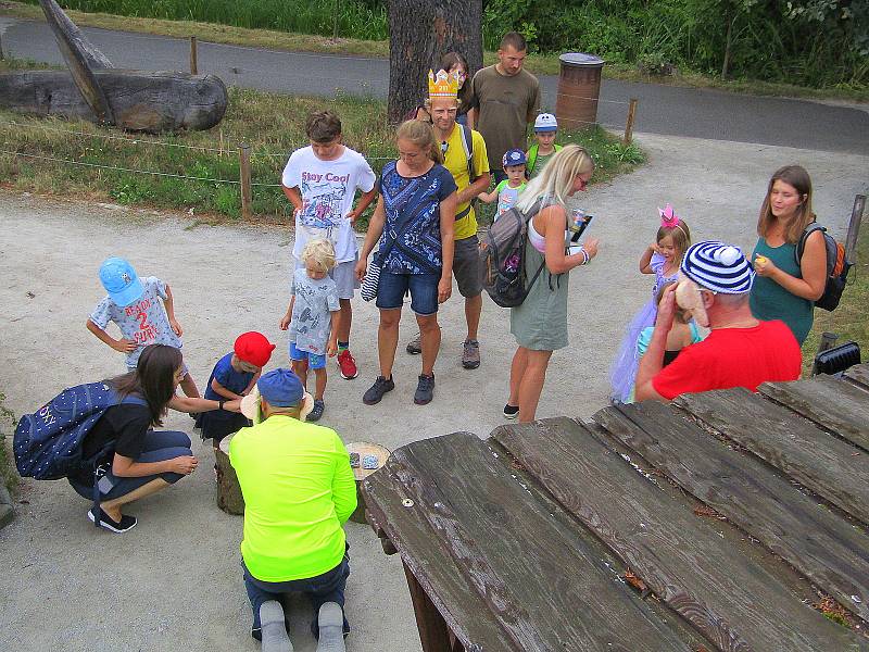 Večerní pohádková zoo přilákala desítky návštěvníků.