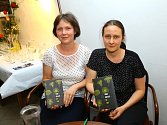 Román Do tmy, který napsala Anna Bolavá (na snímku vpravo), je nominován na cenu Magnesia Litera v kategorii próza.