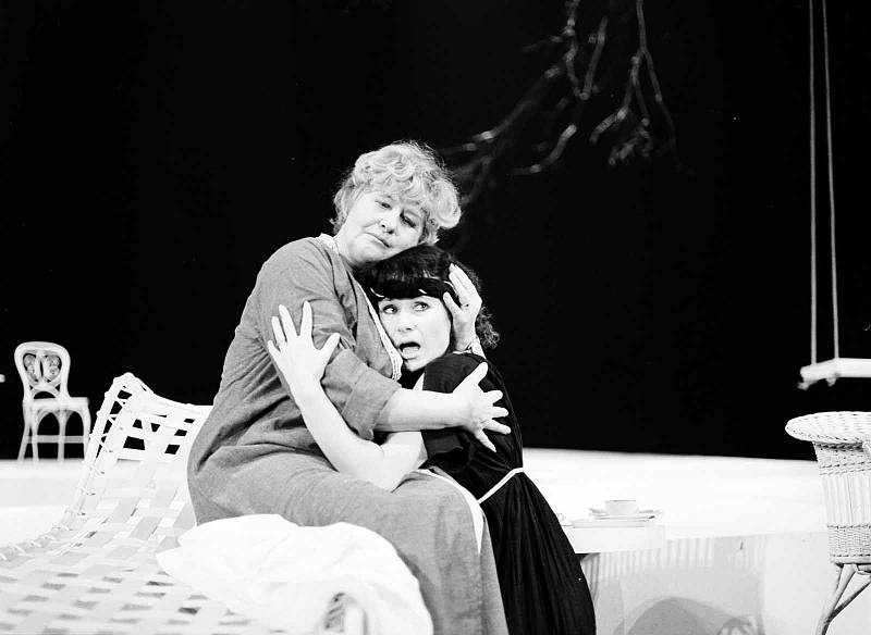 Hana Bauerová a Daniela Bambasova - Antigona, rok 1985.