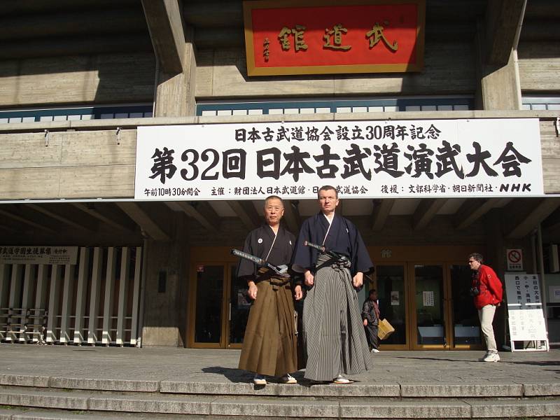 Sekiguchi Sensei před Nippon Budokan.