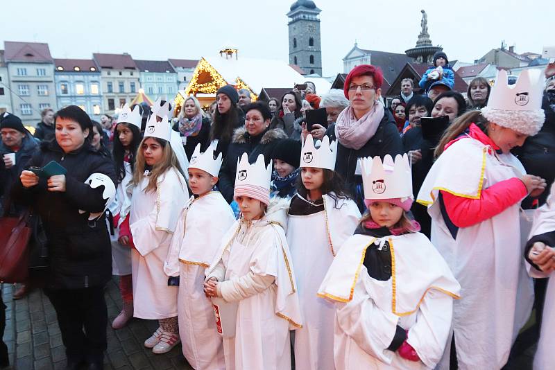 Zahájení Tříkrálové sbírky českobudějovickém náměstí Přemysla Otakara II.