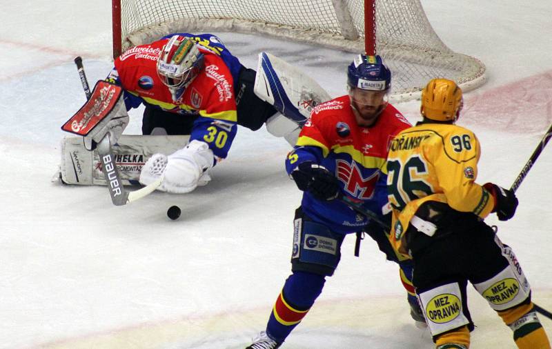 Hokejisté ČEZ Motoru vyhráli i třetí duel semifinále play off první Chance ligy nad Vsetínem 2:0.