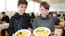 ZŠ Dukelská v Budějovicích se přidala ke kampani Den norské kuchyně a uvítala delegaci z velvyslanectví i Asociace školních jídelen.