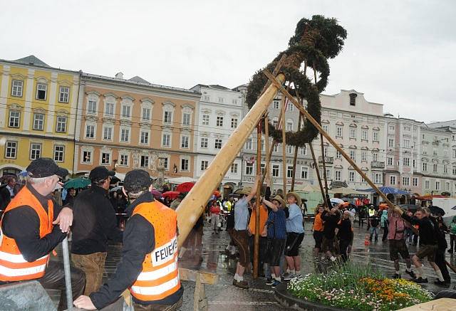 Hasiči vrátili Linci májku.