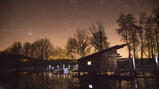 Průkopníci luxusního stanování tzv. glampingu v jižních Čechách v místní části obce Záboří na Českobudějovicku se i po 13 letech těší velké návštěvnosti. Otevřeli si také hospůdku a zvířecí park.