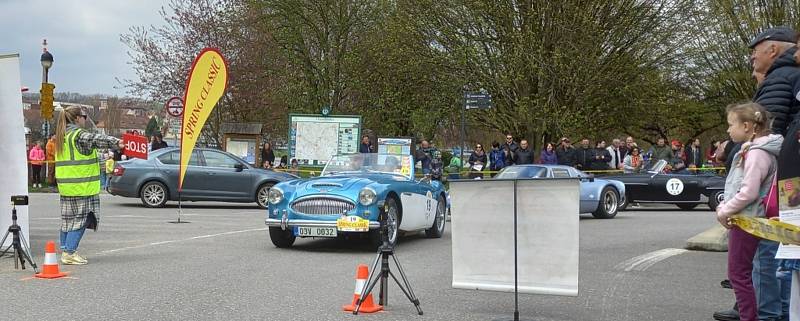 Kontrolní test veteránské rallye Spring Classic v Týně nad Vltavou.