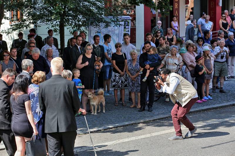 Voják Kamil Beneš, který zemřel při útoku v Afgánistánu, byl pohřben v Hluboké nad Vltavou