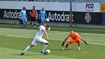 Daniel Hais obchází Kotka a střílí první gól zápasu: Dynamo - Táborsko nakonec 4:0.
