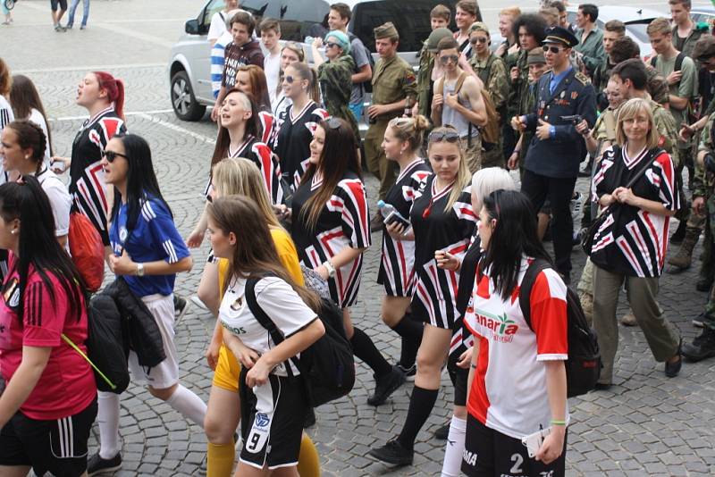 Celý týden žily České Budějovice multižánrovým festivalem Budějovický Majáles. Ten se v pátek rozloučil s krajským městem průvodem na náměstí Přemysla Otakara II., volbou krále a řadou koncertů.