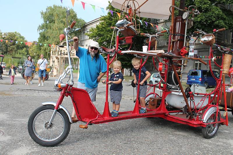 Maker Faire neboli přehlídka různých vynálezů přitáhla v sobotu od deseti hodin do českobudějovické "Žižkárny" davy návštěvníků.