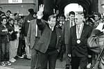 Václav Havel navštívil v roce 1997 Dačice, na snímku s tehdejším starostou Janem Jelínkem,  a projel se také populární úzkokolejkou z J. Hradce do Nové Bystřice. 