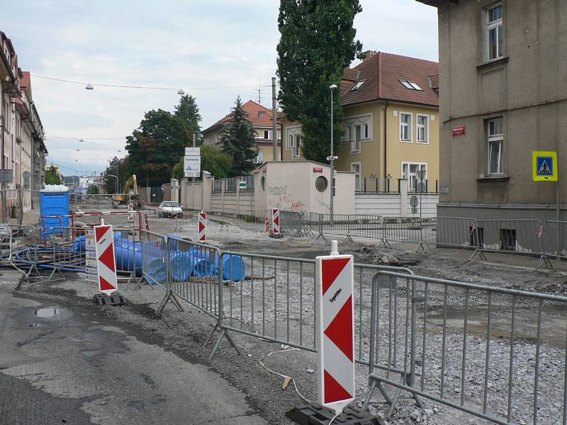 Rekonstrukce Mánesovy ulice v Českých Budějovicích. Konec července 2019.