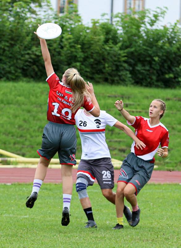 V Českých Budějovicích se 11. a 12. září uskuteční mistrovství republiky ve frisbee, hře s létajícím talířem (diskem). Na snímku nedávný Princess Cup pořádaný budějovickým týmem 3SB.