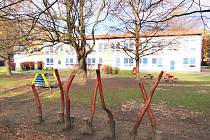 Mateřskou školu Čéčova v Českých Budějovicích čeká celková rekonstrukce. Rodiče dětí, které zde navštěvují školku, jsou zděšeni z přístupu vedení.