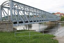 Ať se bude Železný most v Týně stěhovat nebo zdvihat, v rámci všech variant úprav se počítá i se sanací přes 100 let staré konstrukce mostu.