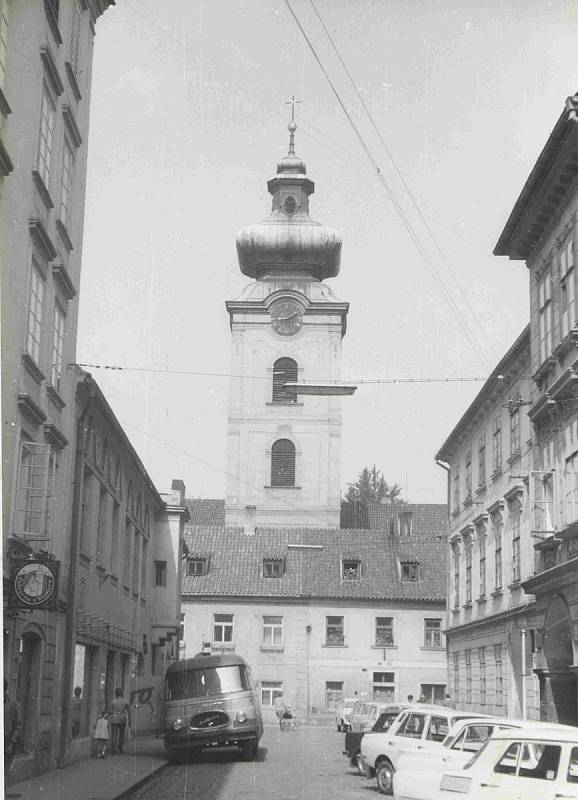 Věž kláštera, 1971. Foto ze sbírky fotografií a pohlednic Jiřího Dvořáka poskytl Státní okresní archiv České Budějovice