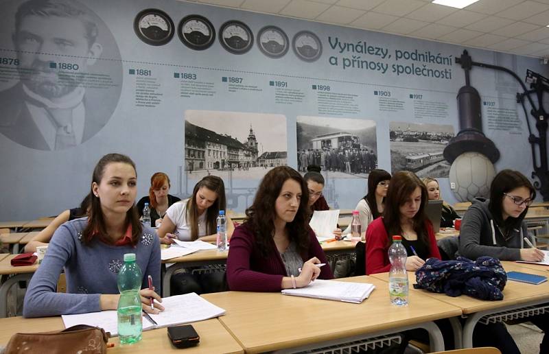 Nová učebna připomíná studentům Ekonomické fakulty českého vědce.