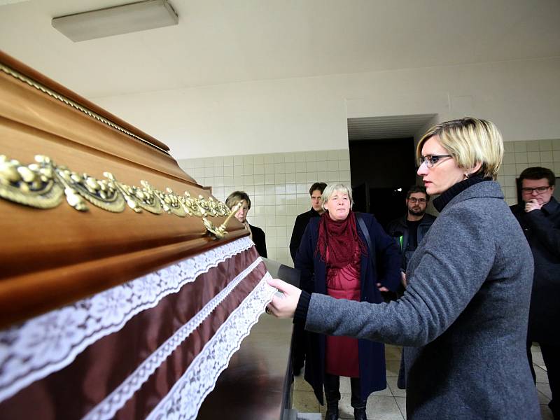 Českobudějovické krematorium navštívila v lednu na své "tour" po českých krematoriích ministryně pro místní rozvoj Karla Šlechtová.