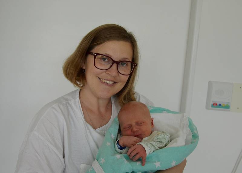 V Písku bude poznávat svět novorozený Hubert Prokop. Prvorozený syn Denisy a Davida Prokopových se narodil 4. 6. 2021 ve 20 h., vážil 3,45 kg.