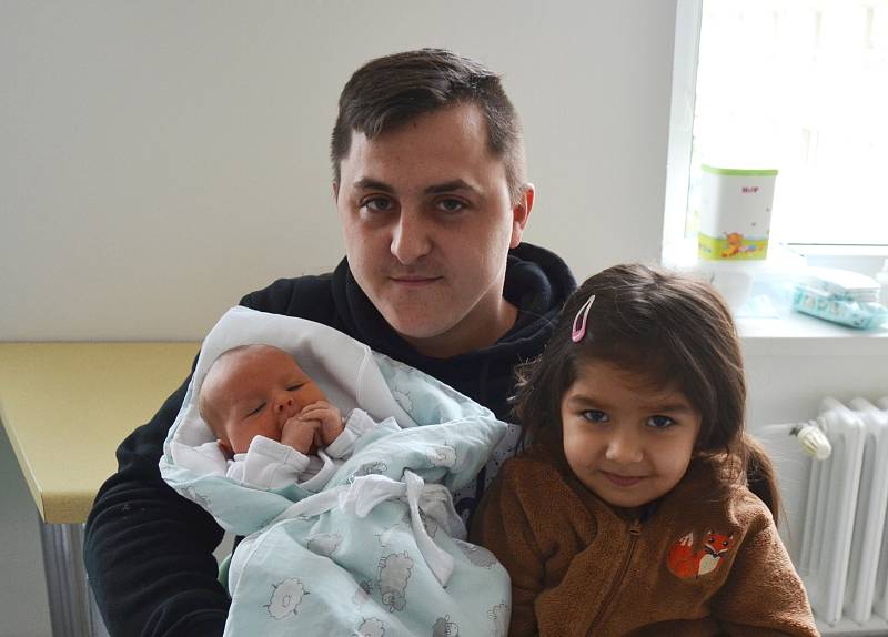 Sestrou je od 22. 11. 2021 4letá Vanesa ze Stožic. Rodičům Barbaře Červenobradové a Tomáši Pivoňkovi se v tento den ve 13.38 h narodil Jan Pivoňka, vážil 3,15 kg.