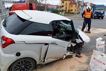 Nehoda na Novohradské, řidič zřejmě nedal přednost.