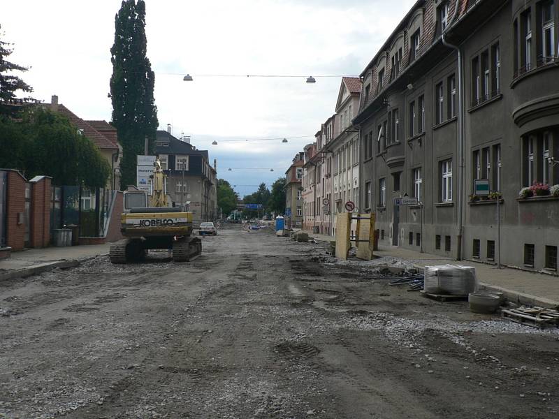 Rekonstrukce Mánesovy ulice v Českých Budějovicích. Konec července 2019.