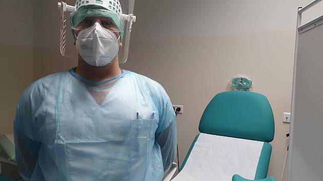 Dvaatřicetiletý lékař Daniel Gilani pracuje na gynekologicko-porodnickém oddělení v Českých Budějovicích šestým rokem a práce ho stále naplňuje.