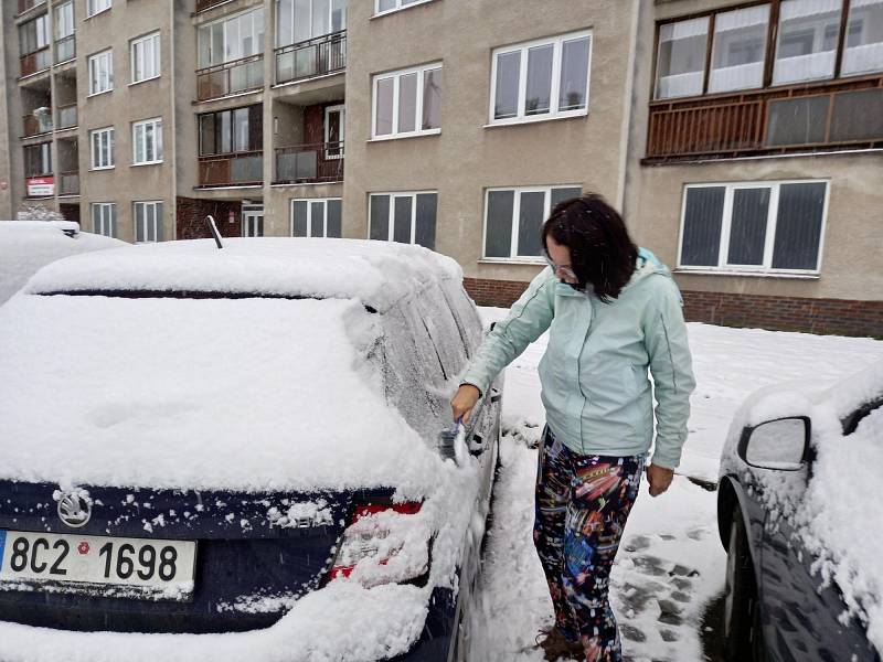 Budějovice v noci zasypal první sníh této zimy.