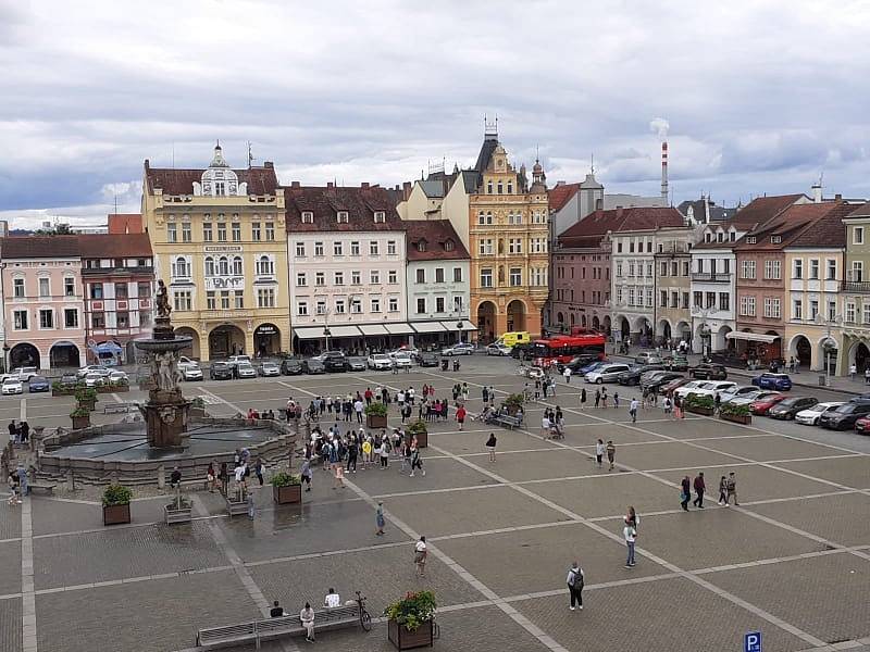 Policejní zásah na českobudějovickém náměstí.