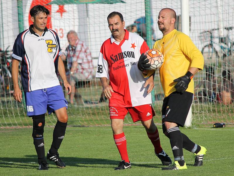 Fotbalisté SK Mladé "35" vyhráli 61. ročník memoriálu Antonína Hynka starých pánů. Ve finále porazili pořádající Slavii ČB 3:2.