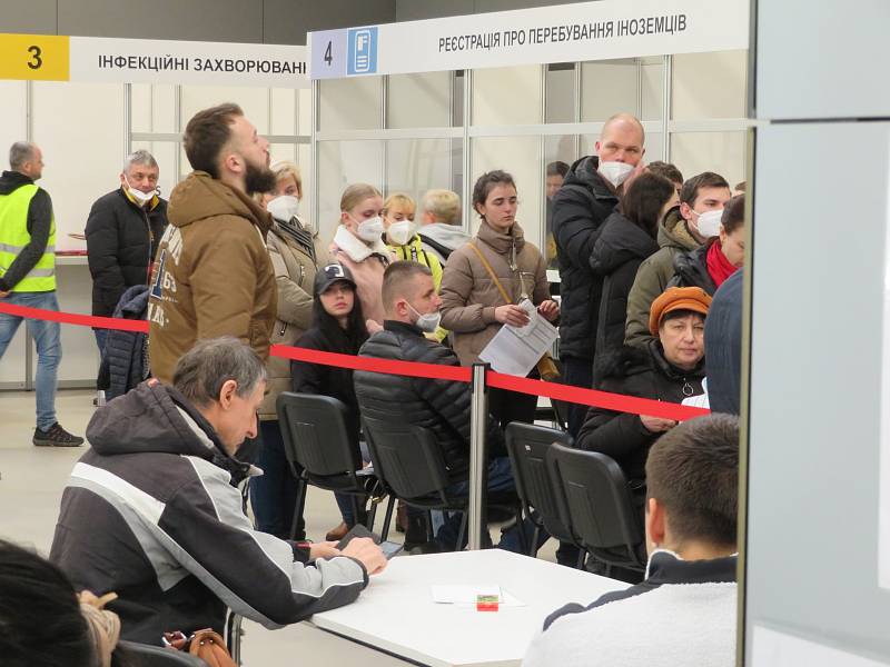 Krajské asistenční centrum pomoci Ukrajině na českobudějovickém letišti.