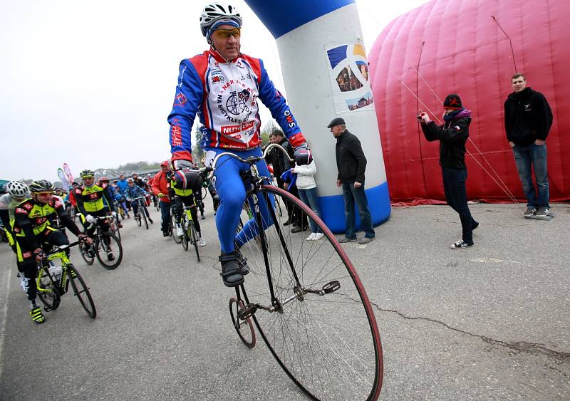 Sobotní slavnostní zahájení cyklistické sezóny na trase České Budějovice - Temelín. 