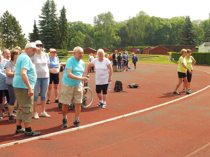 Družstva seniorů sportovala na seniorských hrách.