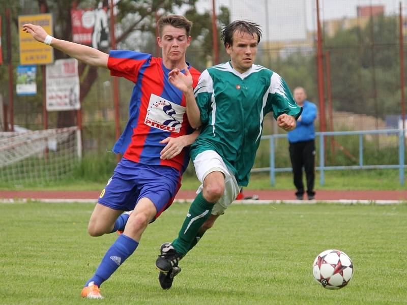 Fotbalisté SK Čtyři Dvory doma Borovany nijak nešetřili, vyhráli 7:0, hosté musí ještě záchranu potvrdit.. 