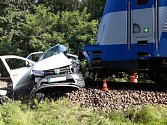 Vážná dopravní nehoda na železničním přejezdu mezi Kamenným Újezdem a Včelnou.