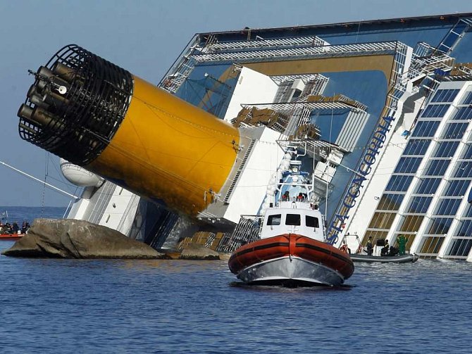 Tématem festivalu Voda, moře, oceány jsou vraky. Na snímku Costa Concordia, která ztroskotala v lednu 2012. Film o ní bude jedním z lákadel festivalu.