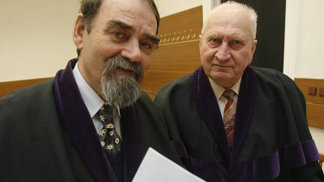 K přísedícím Krajského soudu v Českých Budějovicích patří také Petr Rohlena (vlevo) a Jiří Mühlstein. 