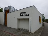 Nová knihovna, fungující v Boršově nad Vltavou od podzimu, vznikla rekonstrukcí původních garáží.