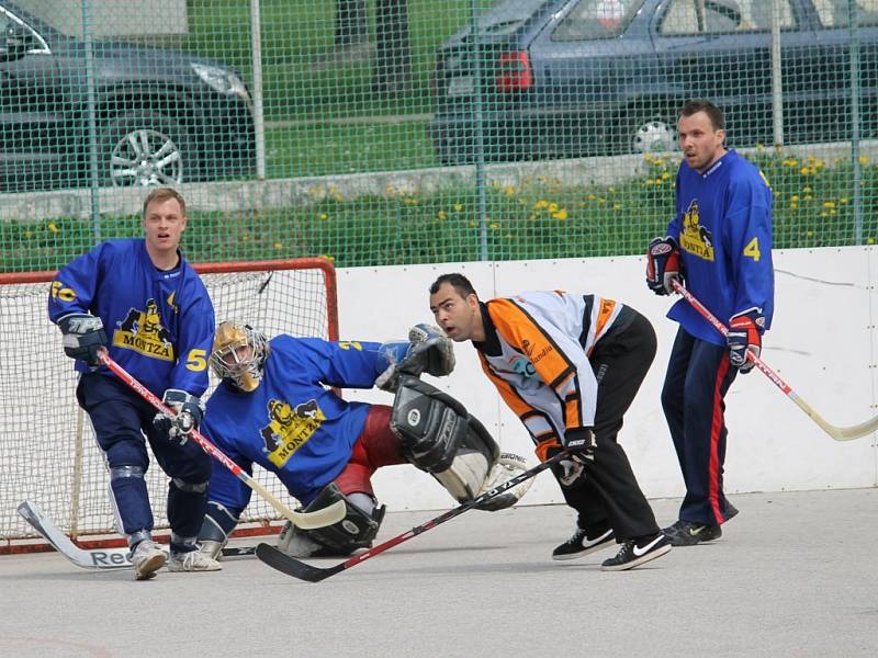 Hokejbalisté Krasejovky porazili ve finále extraligy AHbK tým Ryzab groub a jsou mistry asociace.