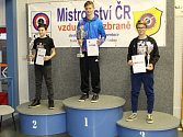 Matěj Nedvěd na mistrovství ČR ve střelbě mladšího dorostu s českým bronzem.