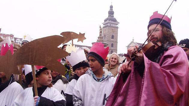 Tříkrálová sbírka začne požehnáním na českobudějovickém náměstí. 