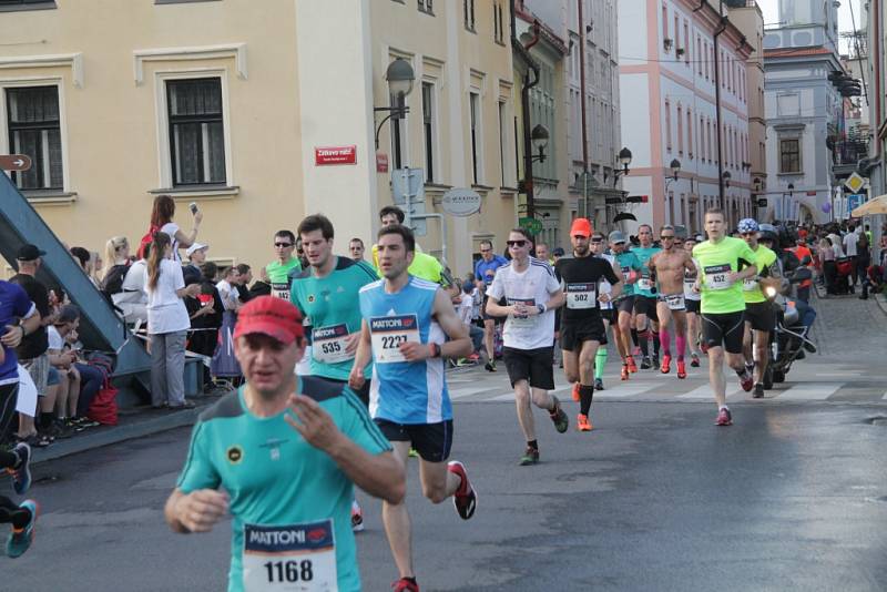 Závodníci Mattoni 1/2Maratonu 2016 v Českých Budějovicích.