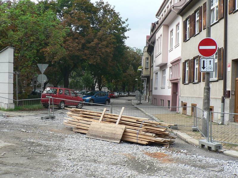 Rekonstrukce Mánesovy ulice v Českých Budějovicích. Konec července 2019.