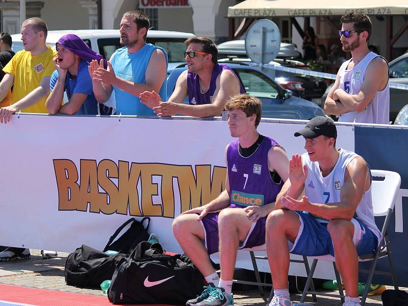 České Budějovice - Sobota 10. června patří na náměstí Přemysla Otakara II. v Českých Budějovicích basketbalu. Po roce tam dorazila Chance 3x3 Tour. U Samsona vyrostly čtyři kurty s mobilními koši.