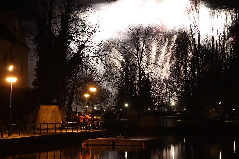 České Budějovice si letos užili svůj novoroční ohňostroj.