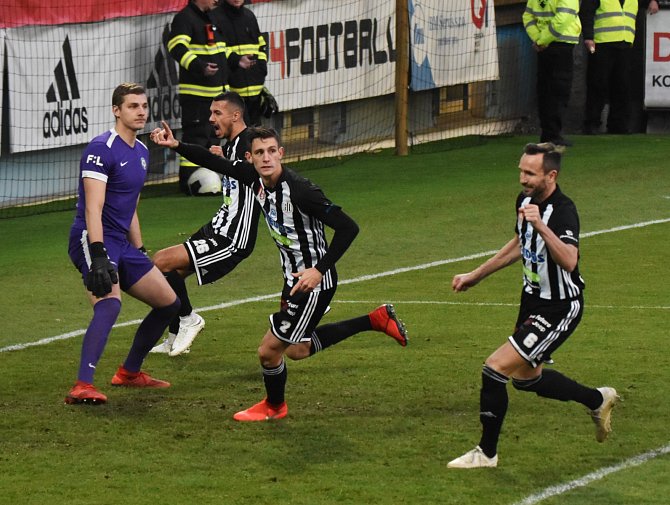 Lukáš Havel se v zápase Dynama s Příbramí raduje ze svého gólu na 2:0.
