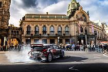 Světová rallye dorazila do České republiky, vozy specifikace WRC se představily pod Pražským hradem