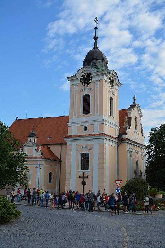 Hudba se rozezněla ve středu po 17. hodině na mnoha místech v Týně nad Vltavou.